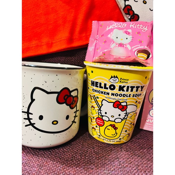 Hello Kitty Easter filler large Shirt and Shorts - Picture 5 of 7